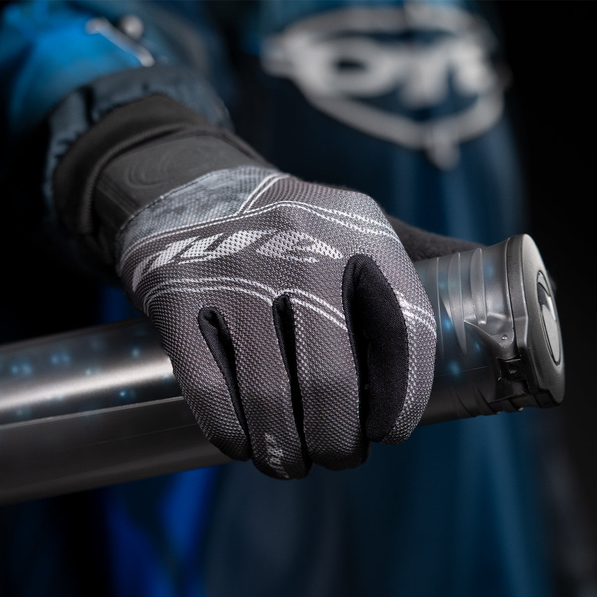 Dye FLX Glove - Forged Black/Grey